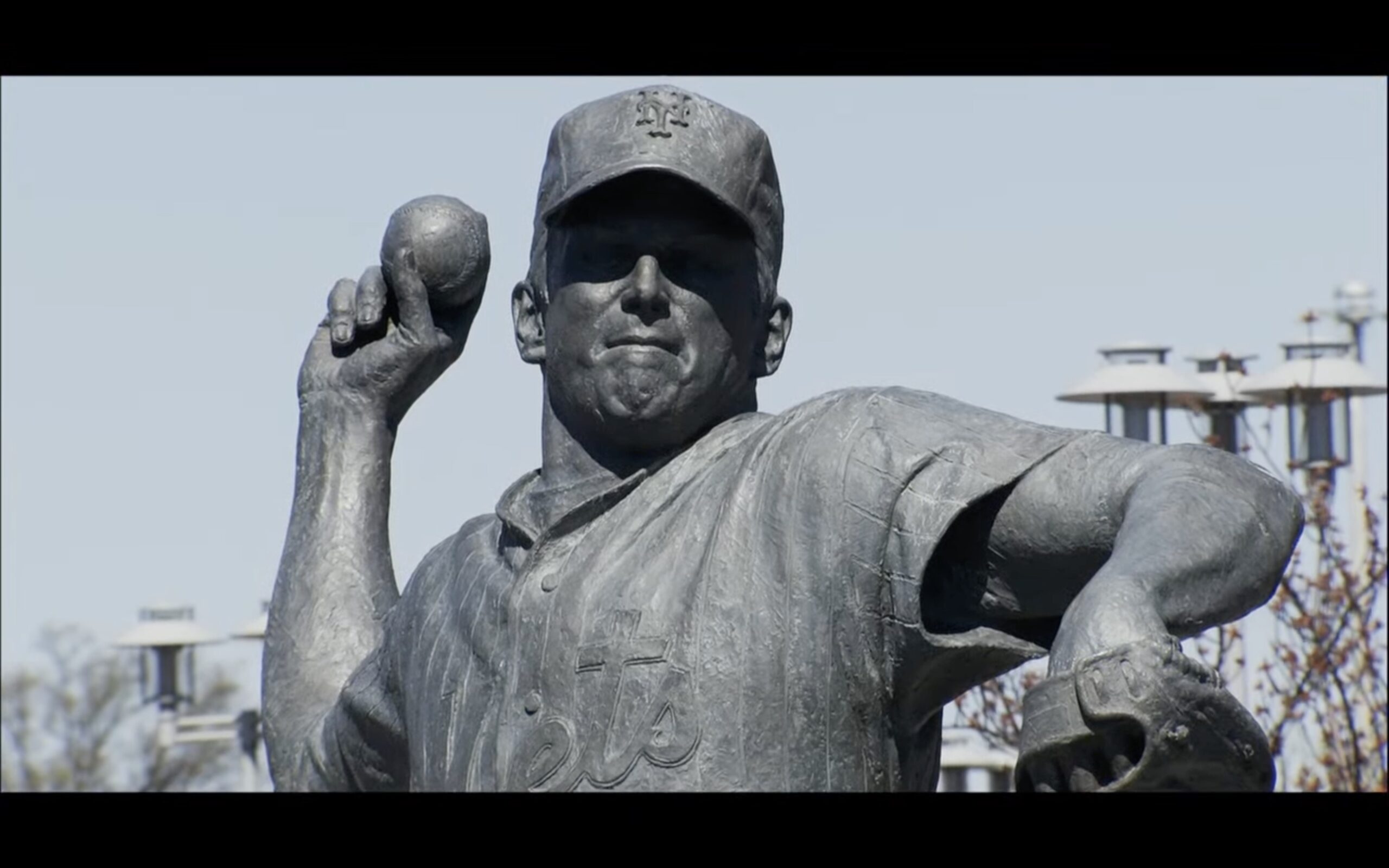 Larger than life: Mets unveil Seaver statue at Citi Field